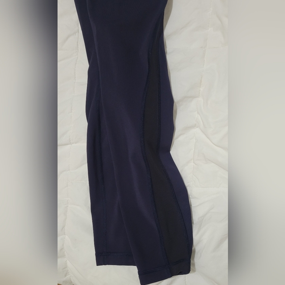 Size 2 lululemon train times 7/8  pant - Picture 7 of 8